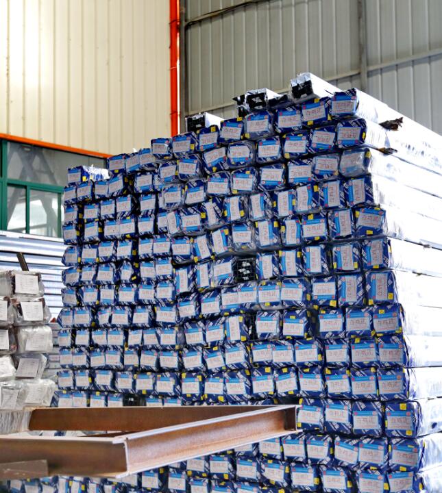 Oggi parliamo di produttori non convenzionali di produzione e lavorazione di profili in alluminio