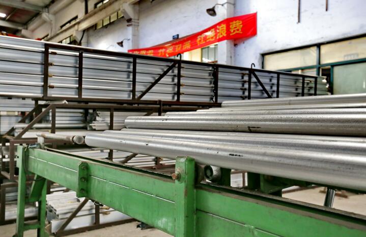 In sintesi, profili in alluminio, materiali in alluminio con forme speciali